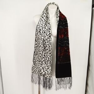 XOXO ANIMAL PRINT REVERSIBLE SILK WRAP